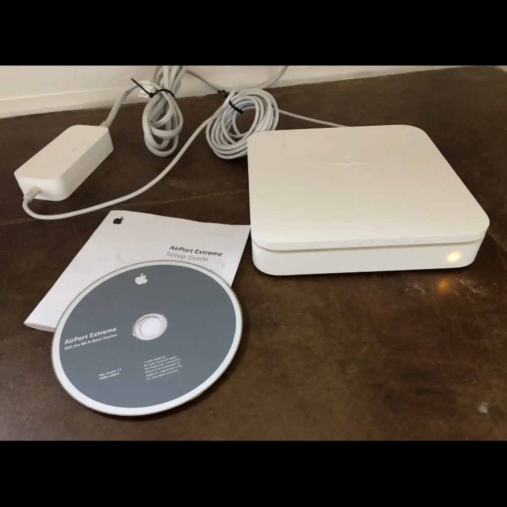 Apple AirPort Extreme 801.11n Base Station Model A1143 2ND GEN Router All White